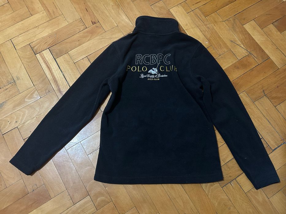 Bluza neagra echitatie