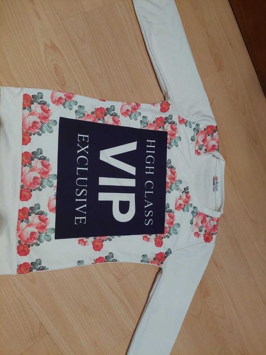 Бяла блуза с дълъг ръкав