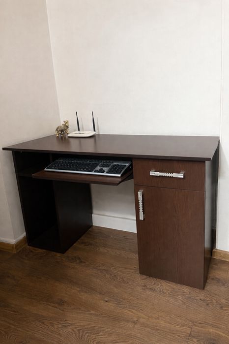 Birou mare nou, Dedeman