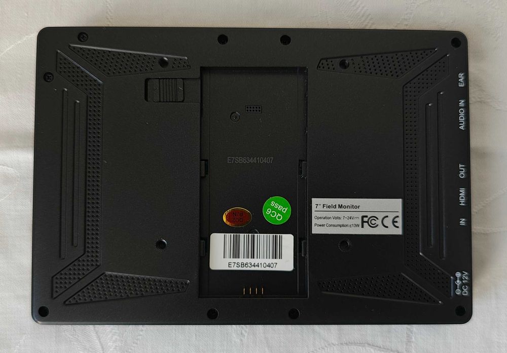 Продавам 7 - инчов монитор Eyoyo E7S