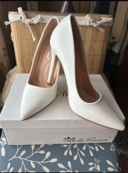 Pantofi stiletto