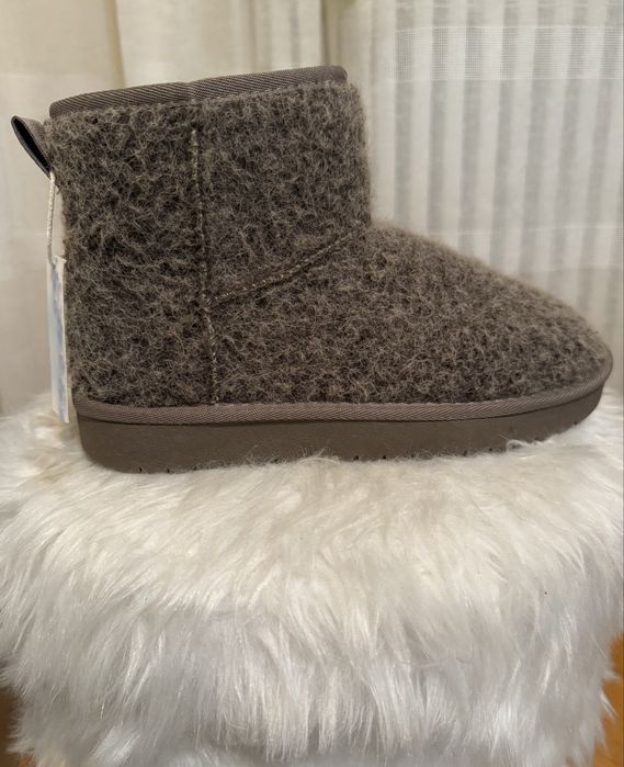 UGG Cushionaire 36