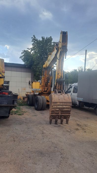 Продам колесный экскаватор Libherr A902-L