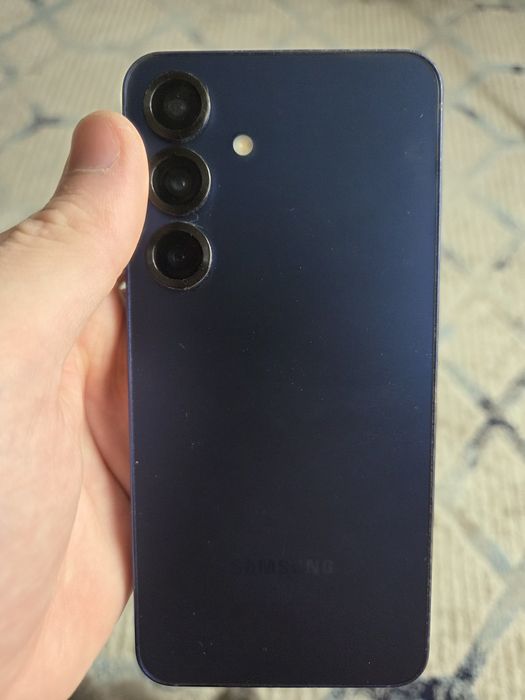 Продаю Samsung s25 торг имеется