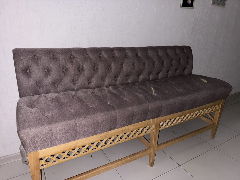 Продается диван высокой ножке