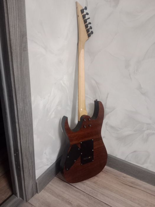 Продам электрогитару