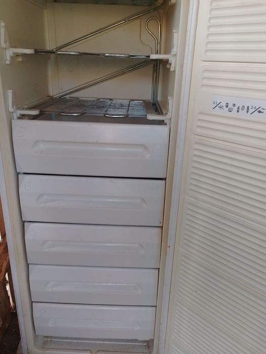 Продавам фризер Thomson