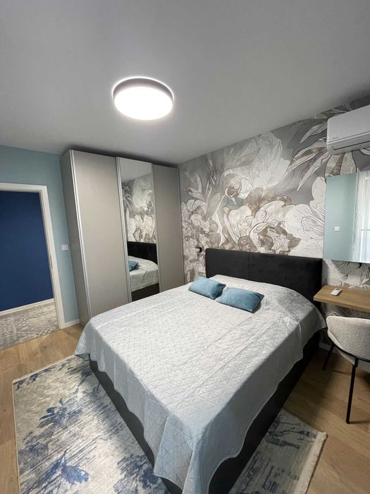 Тристаен обзаведен апартамент /с възможност за паркомясто