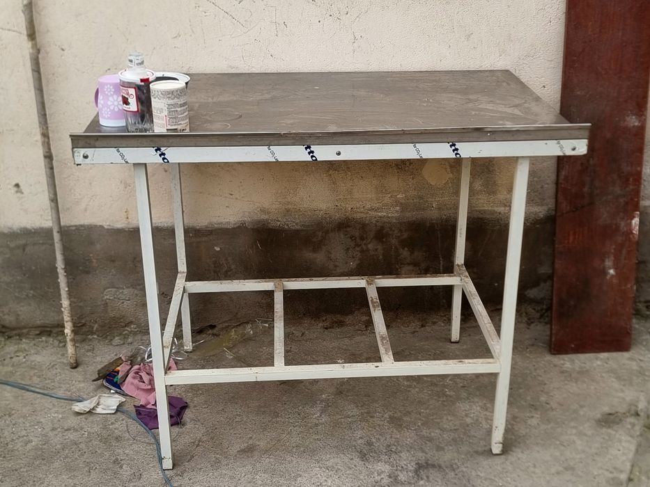 Stalavoy stoli va rakvinasi sotiladi