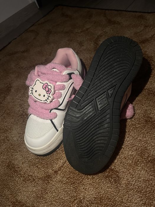 Adidași Bershka Limited Edition – mărimea 36