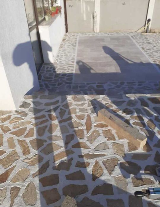 Piatră Naturală Decorativă pentru Spații Exterioare