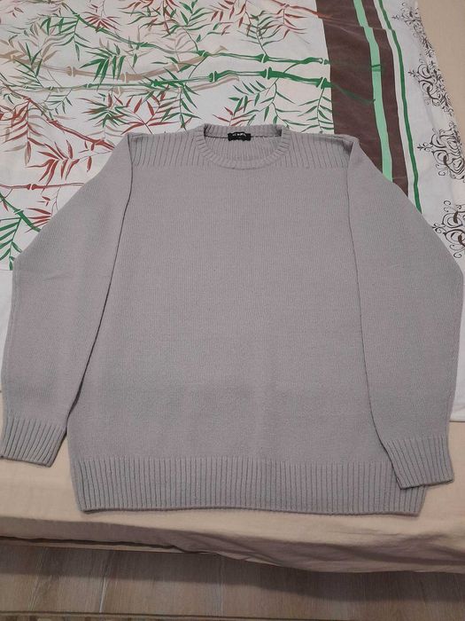 Продавам мъжки пуловер