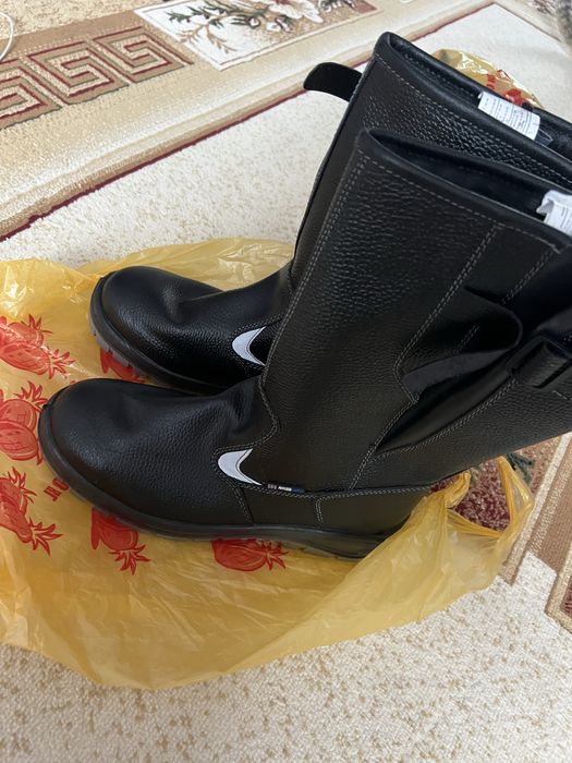Продам рабочие зимние ботинки