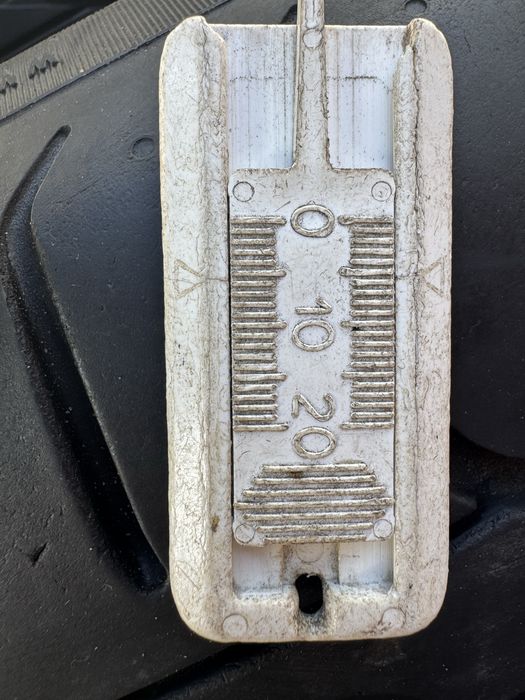 Пирели 255/40/19 дот 20 6мм