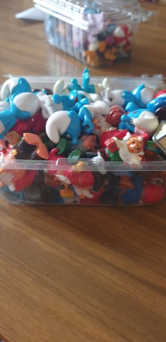 Игрушки из киндер - сюрприза .