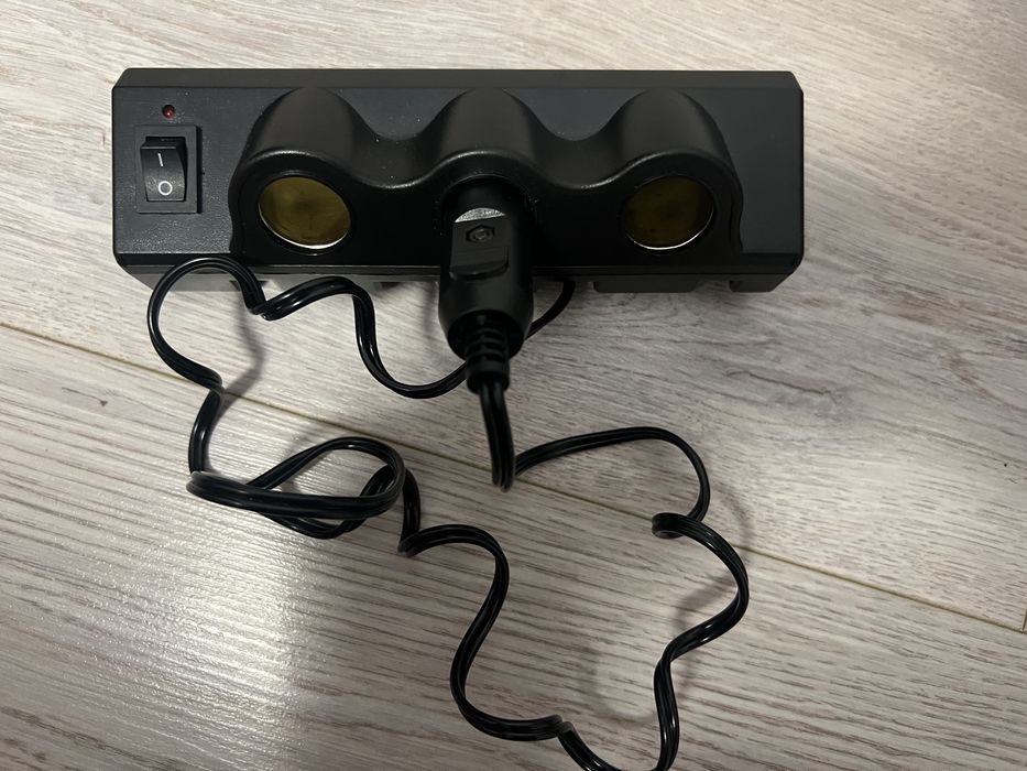 Priza bottari auto tripla cu cablu extensibil 12/24V