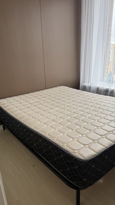 Каркас кровати с матрацом 160 /200
