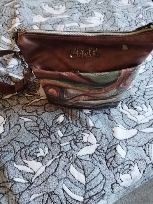 Продавам чанта Anekke