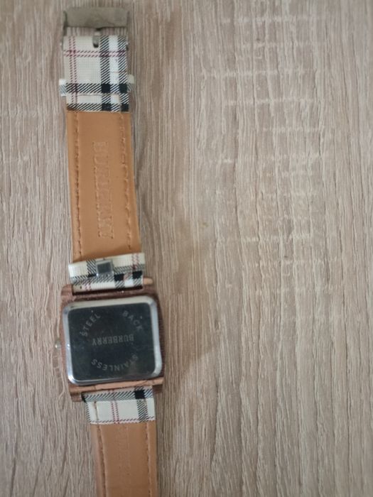 Vând ceas damă, produs nou, produs de calitate.