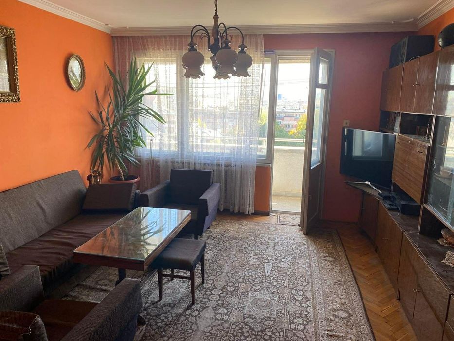 Тристаен апартамент в ж.к. Красно село.