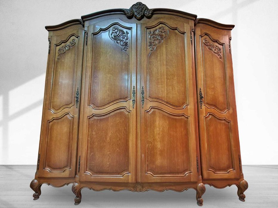 Четирикрилен гардероб изработен от бял дъб в стил "ЛУИ XV"
