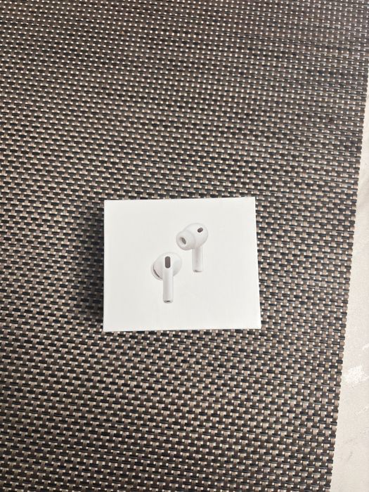 Vând AirPods Pro 3 cu factura– originale, noi, sigilate