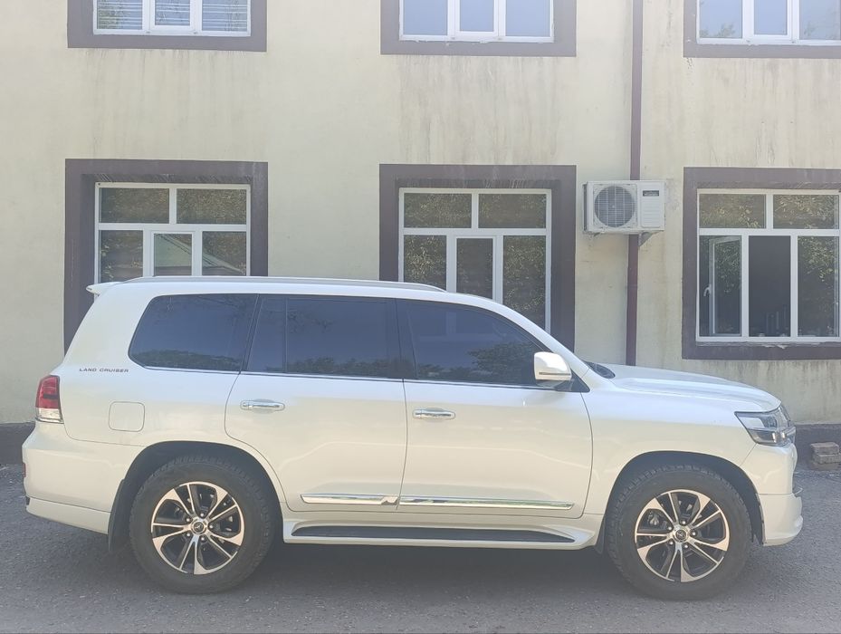TOYOTA Land cruiser 200
