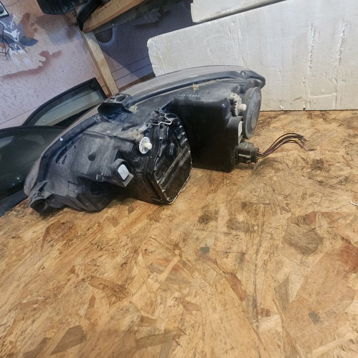 Фарове за Сеат Леон.