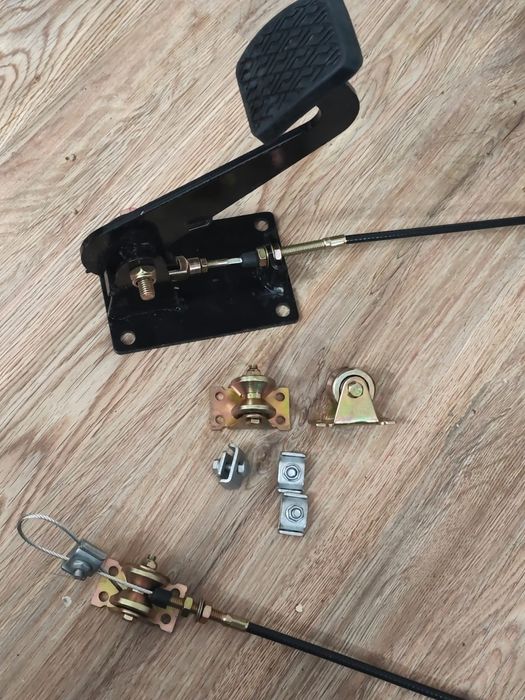 Универсальные учебные педали на авто. Автошкола Автоинстуртор