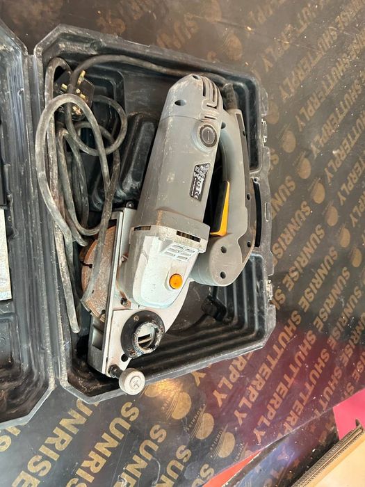 Машина за канали в зидария в бетон