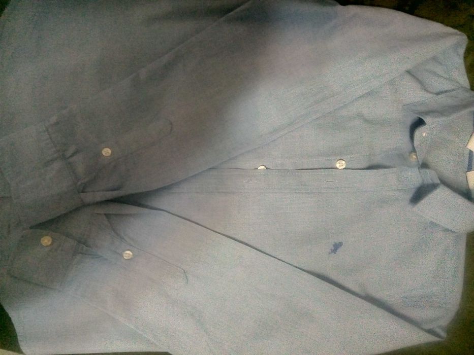 Vând cămăși  pt copii și pulovere