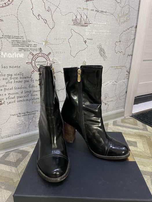 Лаковые полусапожки