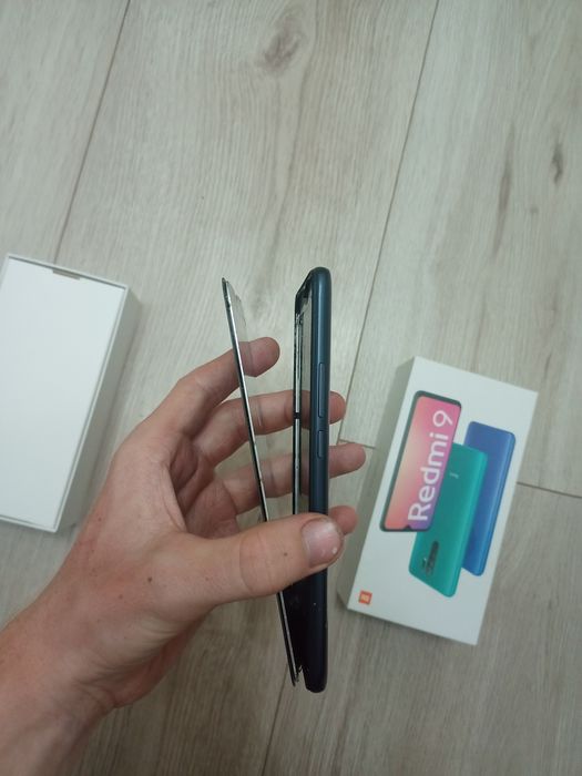 Продам телефон на запчасти redmi 9