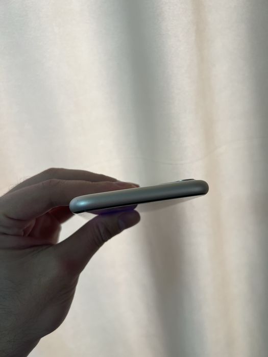 Продам IPhone 11 128 идеал