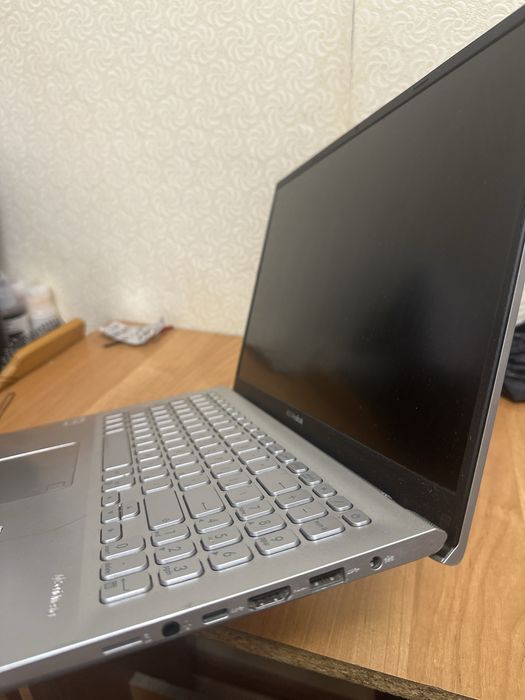ASUS VivoBook 15