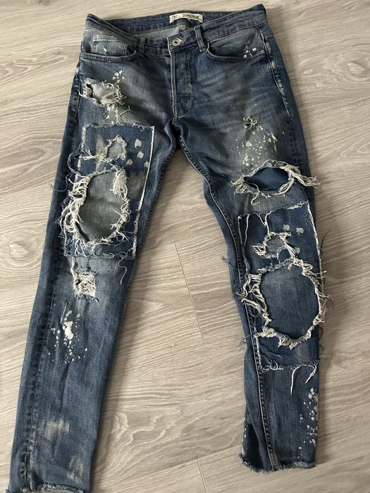 vand blugi noi albastri