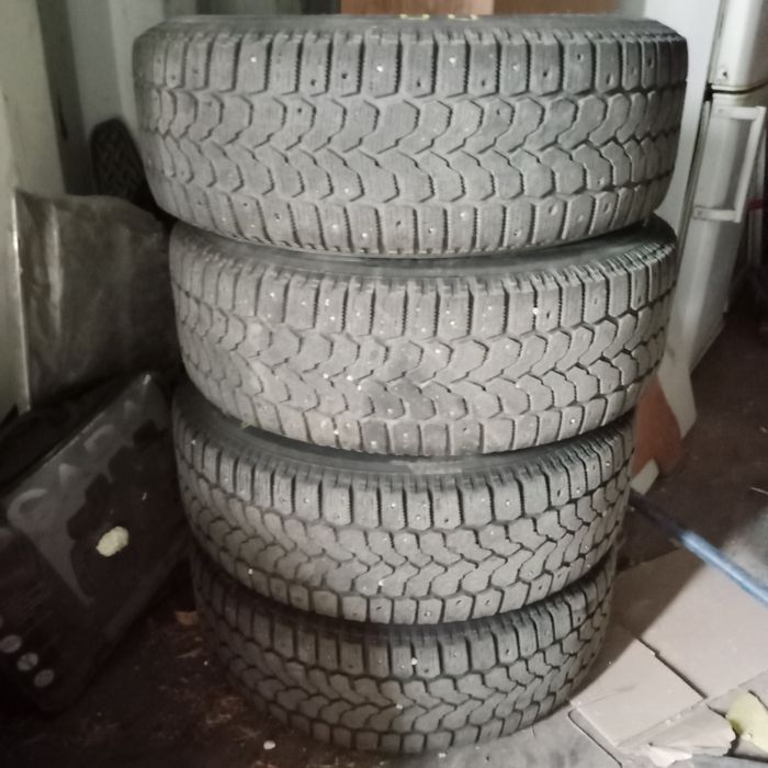 Продам авто шины  зимние