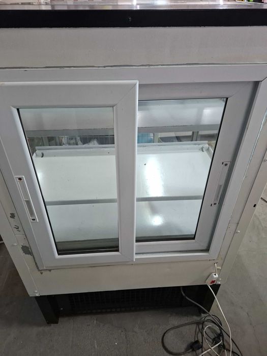 Сладкарска хладилна витрина