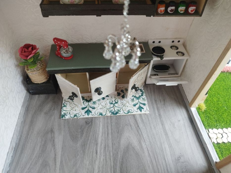 Дървена къща за кукли