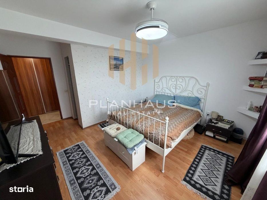 Apartament de vânzare 3 camere, 74 mp, loc de parcare inclus Constanti