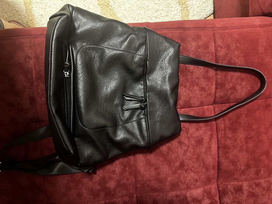 Кожаный рюкзак от Bata