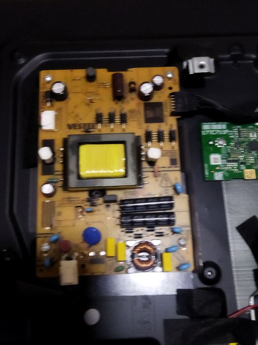 Части за телевизор Finlux 32-FFE-5530