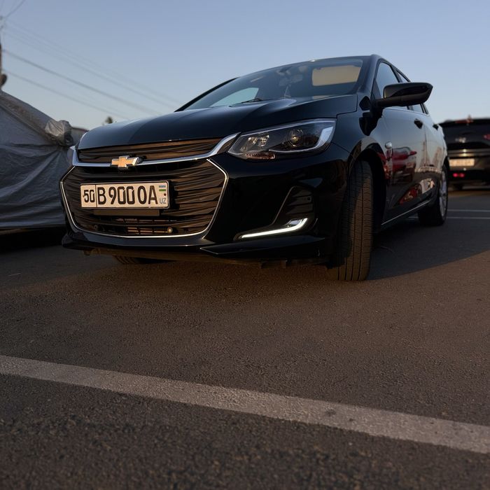 Moshina sotiladi onix