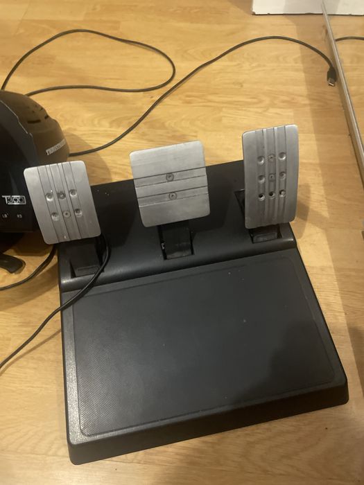 volan thrustmaster t300 rs gt(3 pedale) ca nou
