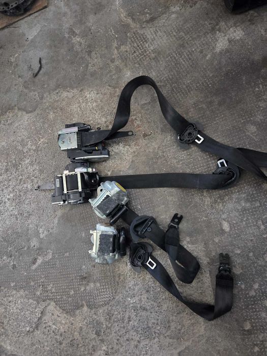 Set centuri centura sigurante fata spate stanga dreapta cu capse pirotehnice Audi Q7 4M