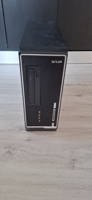 Unitate PC model vechi cu cd-rom și cablu noi