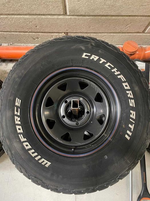 Seturi roți complete (cauciucuri + jante) – stare bună