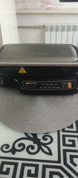 Продам грильницу Мидеа