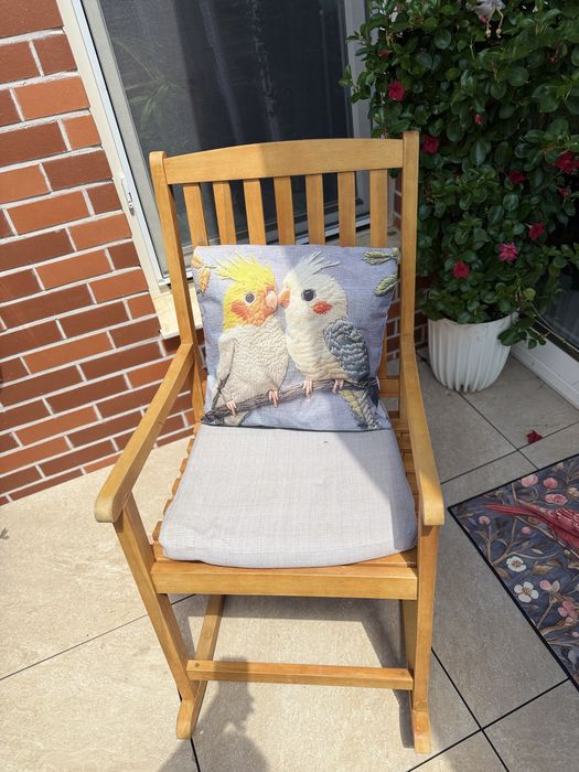 Oferta azi  fotoliu balansoar  din lemn de acacia