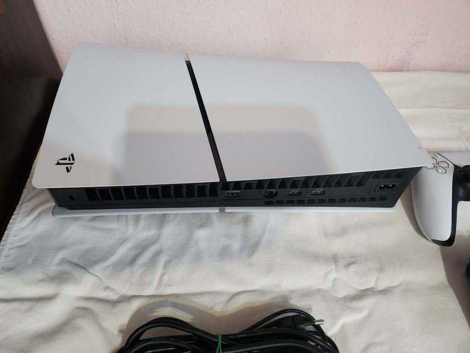 Playstation 5 с две конзоли